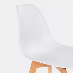 Sedia da interni color bianco con gambe in legno di faggio - Alborg