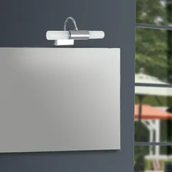 Lampada applique con talaio in metallo cromato e diffusore bianco satinato