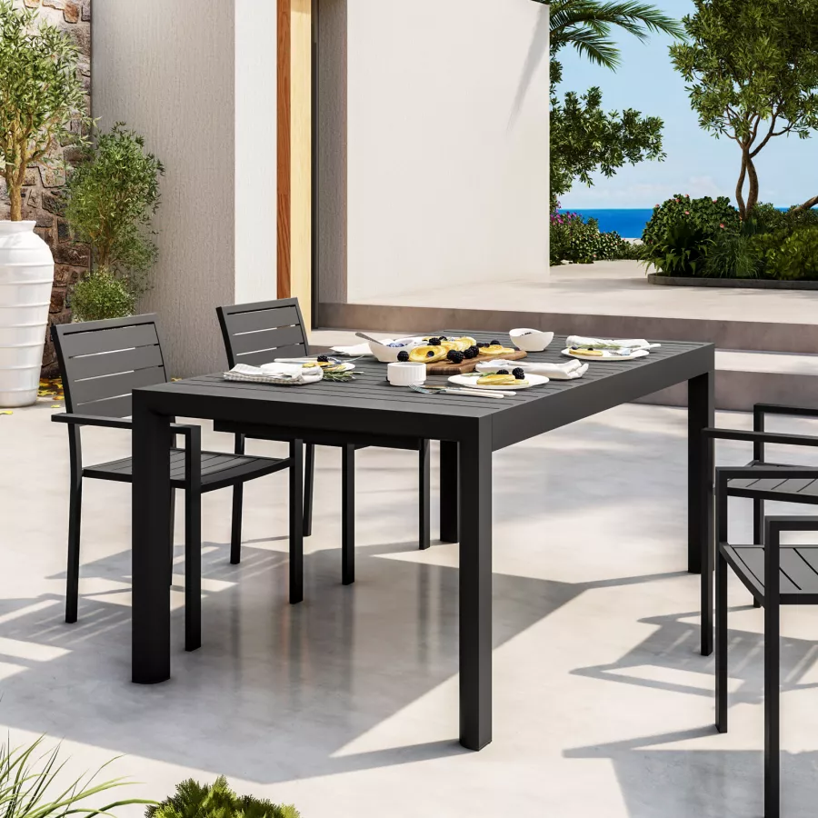 Set pranzo tavolo 180/240x100 cm e 4 sedie con braccioli a doghe in  alluminio antracite - Carioca