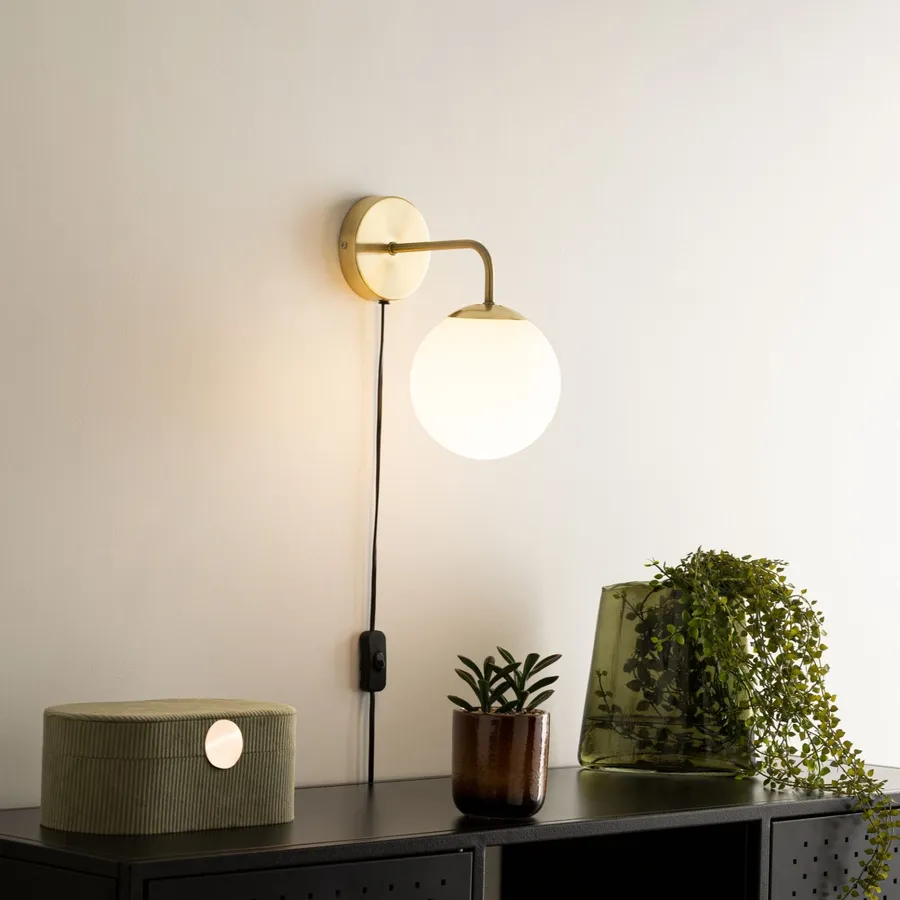 Applique Da Parete A Sfera In Vetro Bianco Con Base In Ottone Dorato - Diametro 150 Mm - Luce Da Parete Per Bagno E Soggiorno - 2