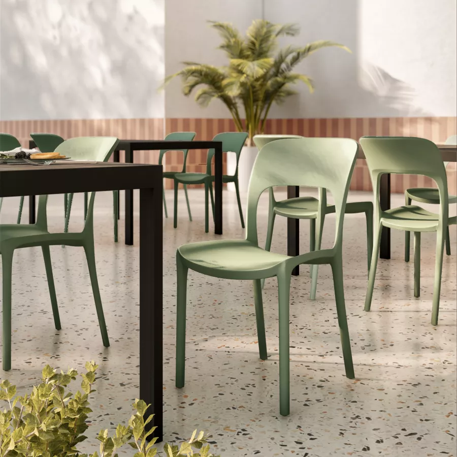 Set pranzo tavolo con piano 150x90 cm e 4 sedie impilabili verde salvia -  Paint