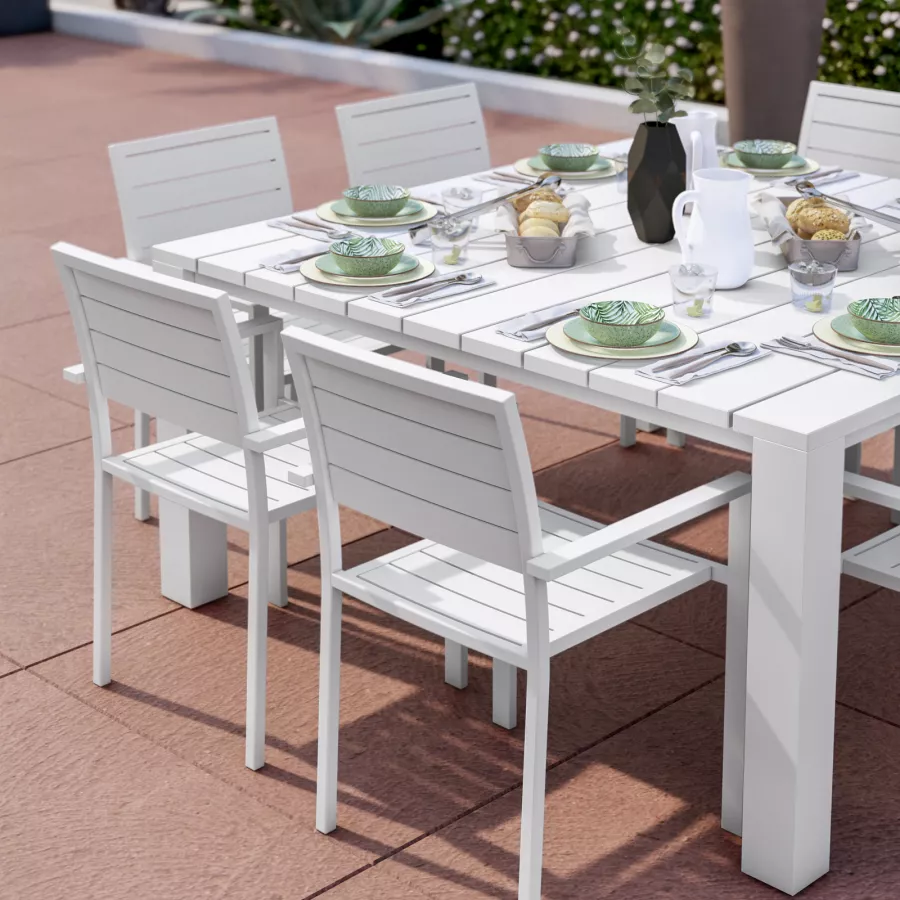 Set pranzo tavolo 105/210x75 cm e 4 sedie con braccioli a doghe in  alluminio bianco 