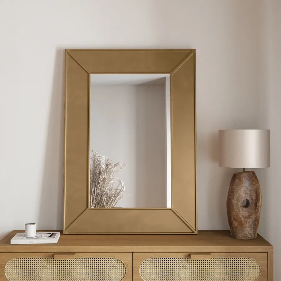 Kate and Laurel Caskill - Specchio da parete moderno ad arco, 36 x 24 cm, colore: oro; ampio specchio decorativo MIdcentury per decorazione da parete con ampia cornice ad arco e look