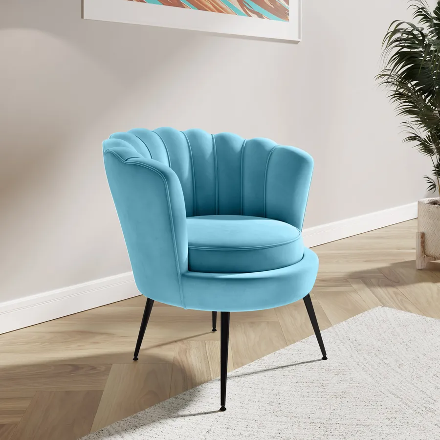 Poltrona conchiglia in velluto blu tiffany con seduta imbottita e