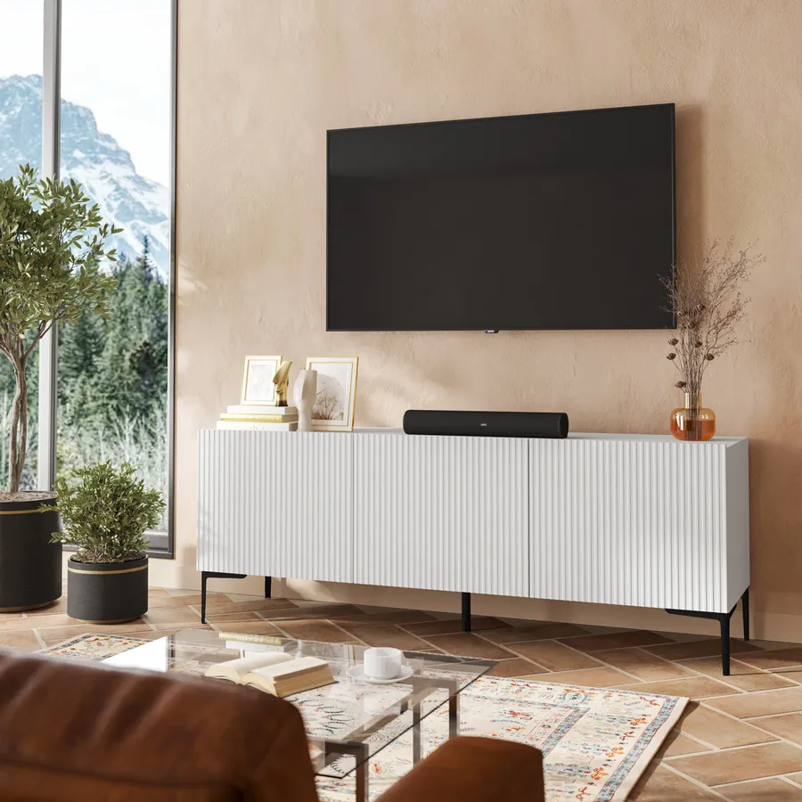 Porta tv 150x55h cm bianco con 3 ante cannettate e piedi in