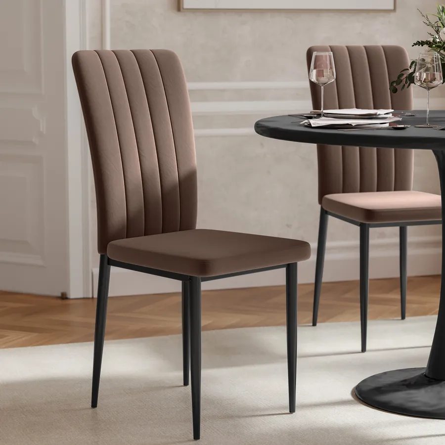 Set di 2 sedie da pranzo con schienale alto, gambe in legno, chiodi Set di 2 sedie da pranzo con schienale alto, gambe in legno, chiodi