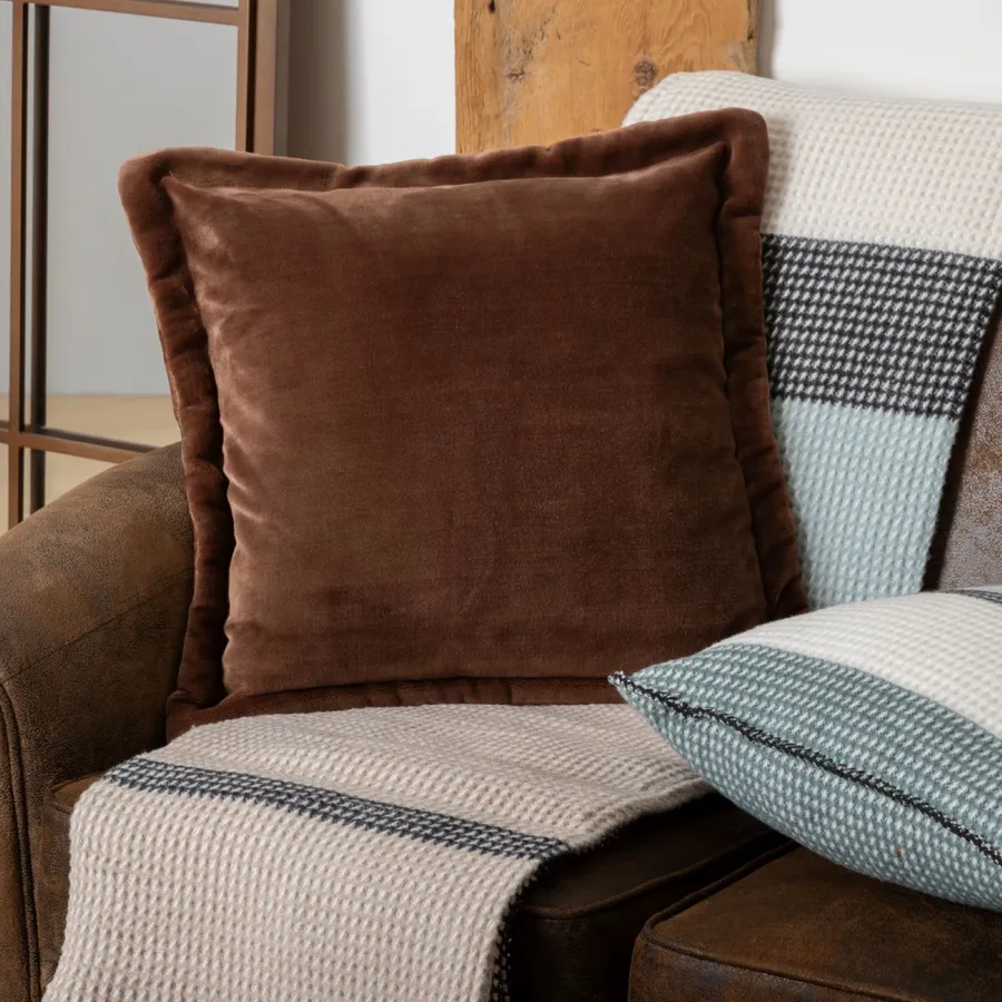 Paoletti Riva Fiesta Rettangolare Piume D'Oca Cuscino Blu Rosa Pompon Edges - Faux Velluto Tessuto - Discreto