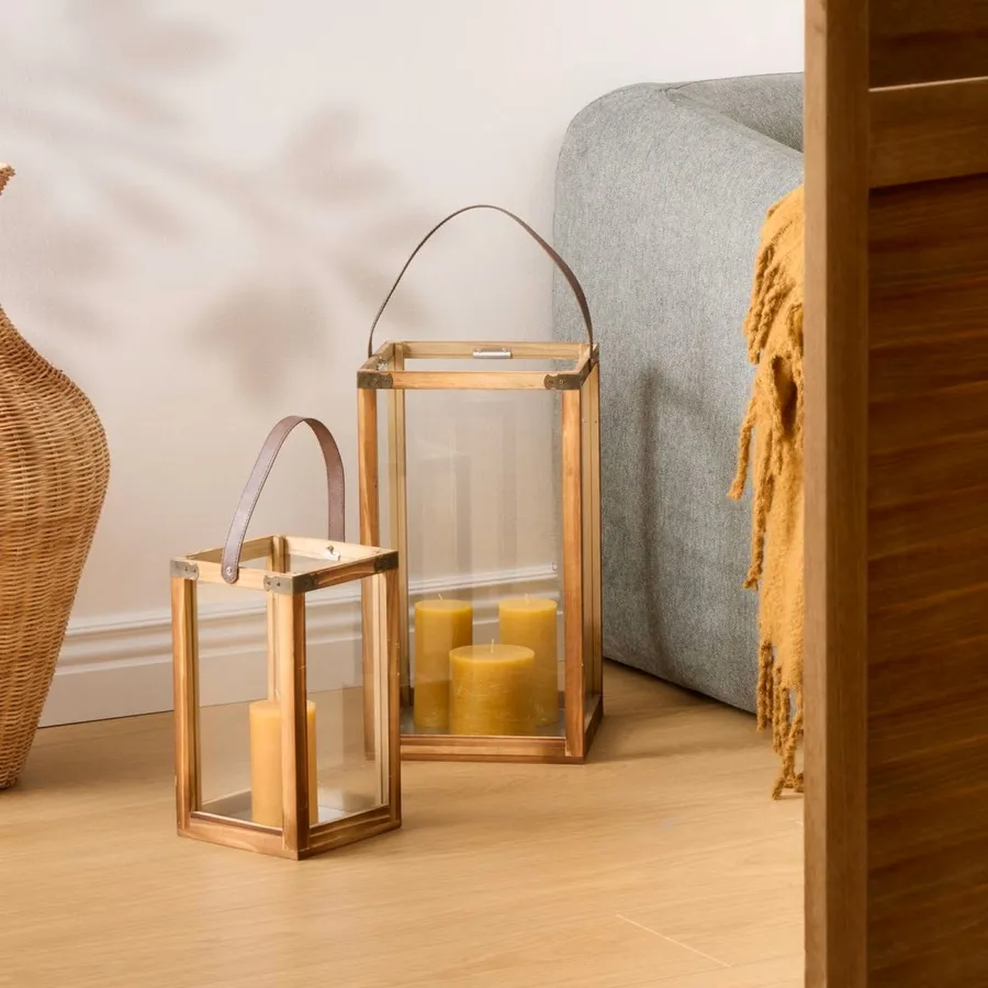 Stonebriar Set Di 2 Lanterne Decorative In Legno Naturale E Metallo Con Uragano, Per Interni Ed Esterni