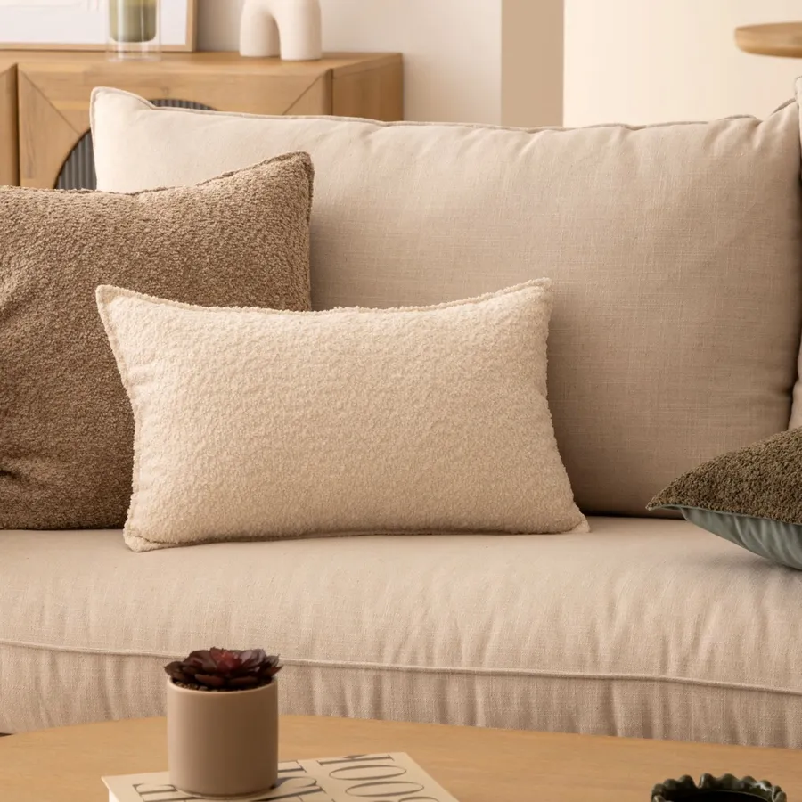 Cuscino ricamato decorativo in lino e cotone bianco e rosso – | Decor