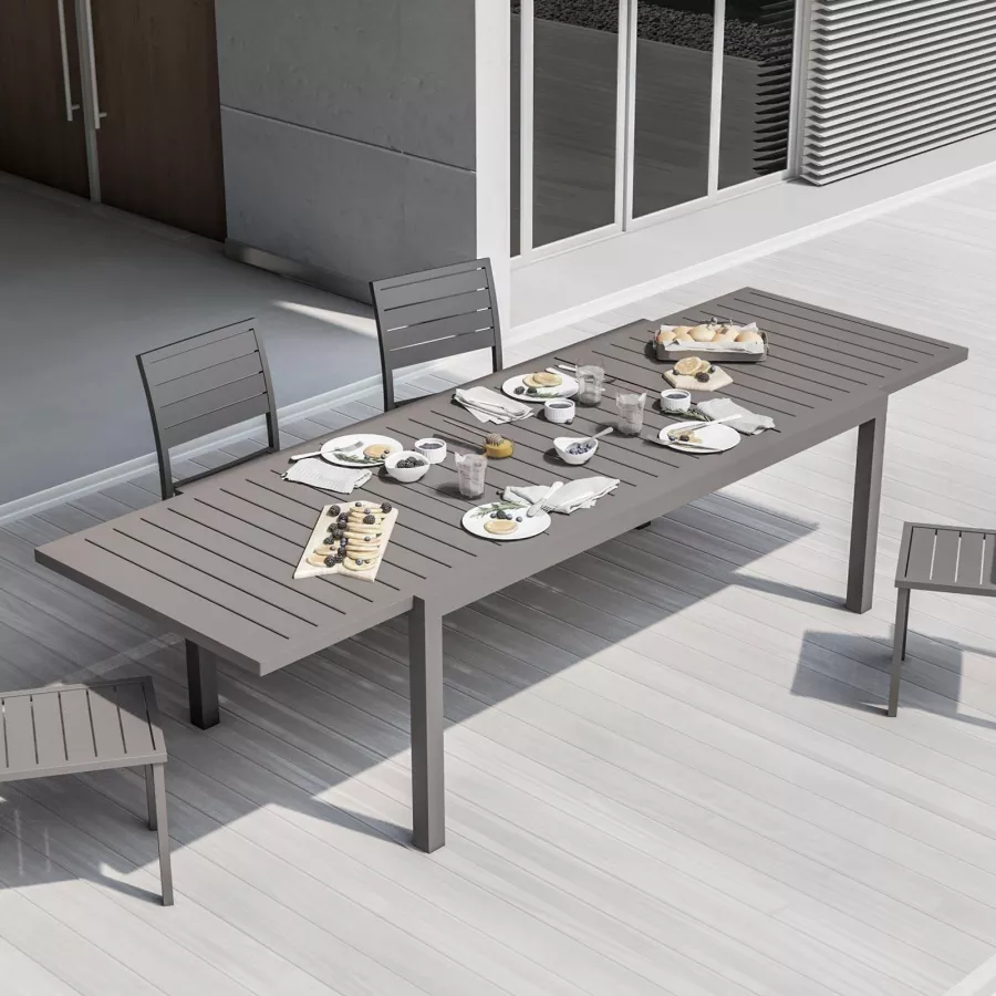 Set pranzo tavolo 200/300x100 cm e 4 sedie a doghe in alluminio tortora -  Carioca