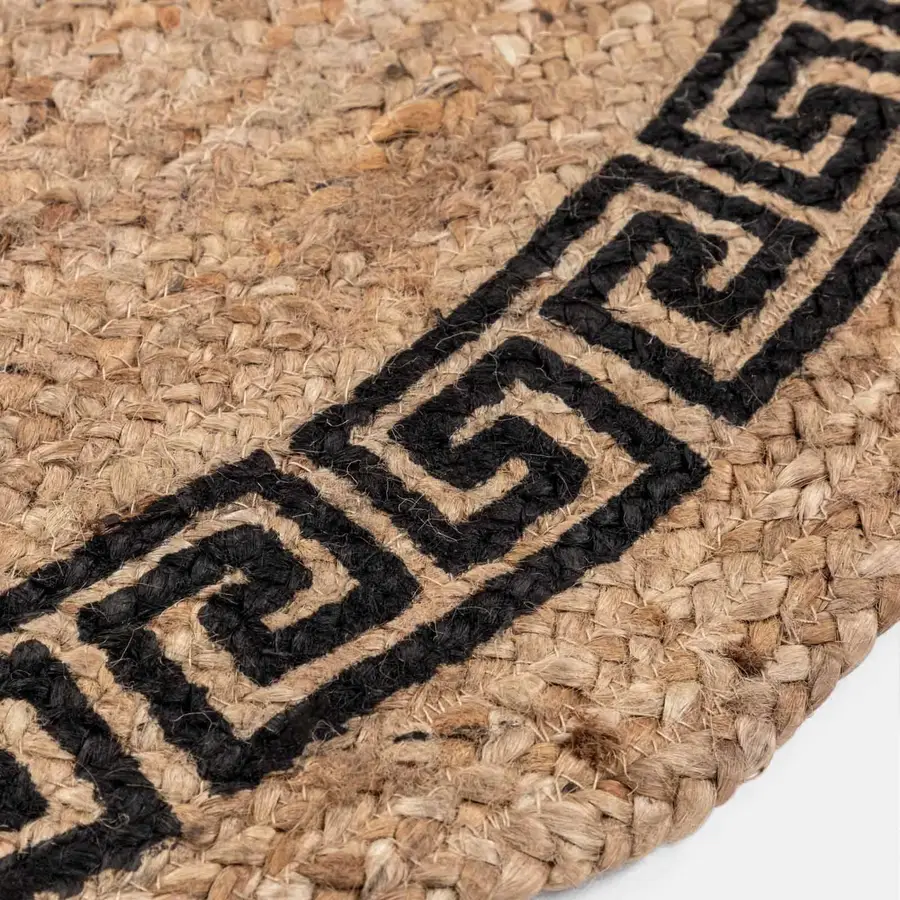 https://assets.deghi.it/_p/aft/webp/900/93094/tappeto-rotondo-120-cm-in-juta-naturale-con-decorazione-greca-2.webp