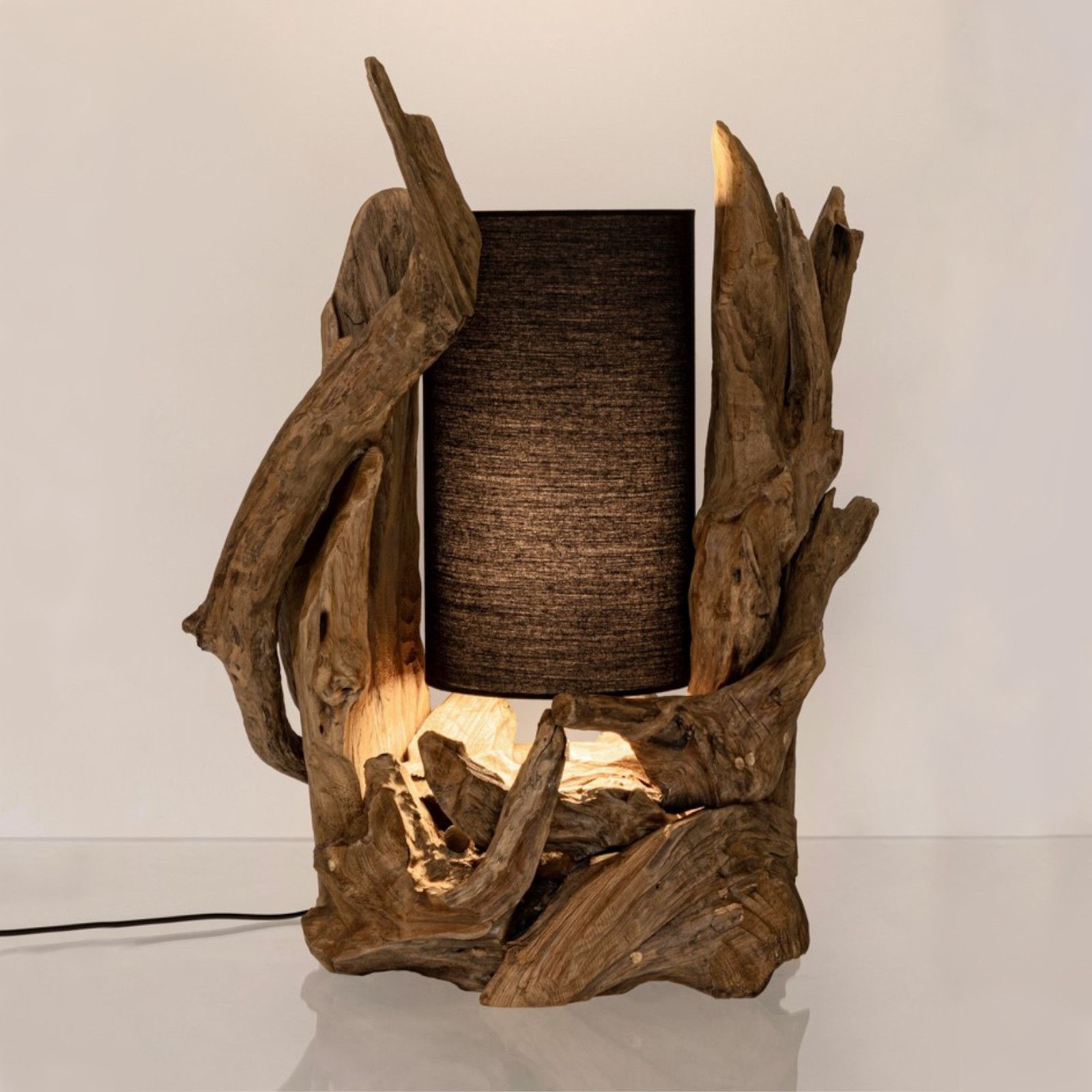 Lampada da tavolo 75x55h cm in legno di teak riciclato