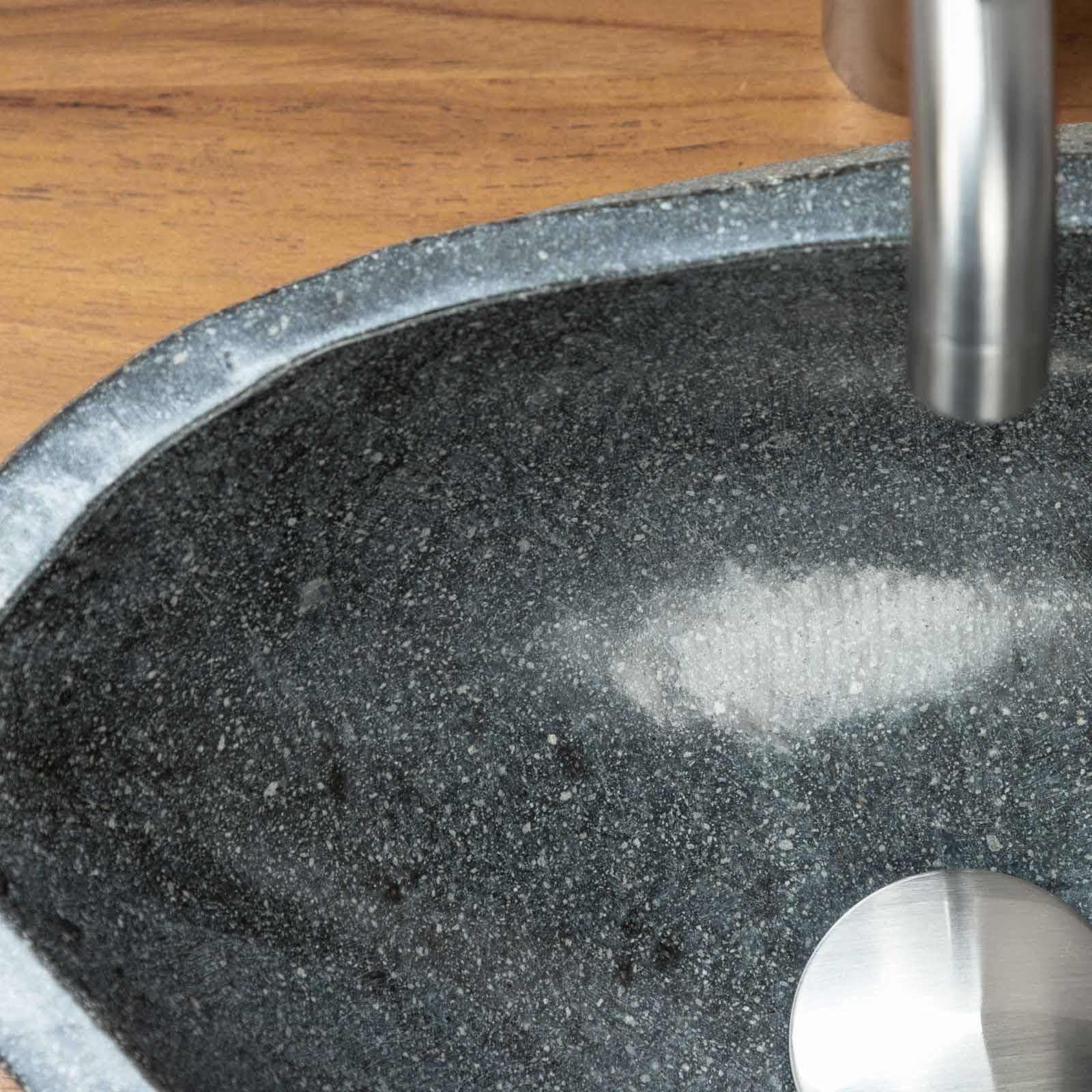 Lavabo Pilozza arte povera in pietra leccese realizzata a mano