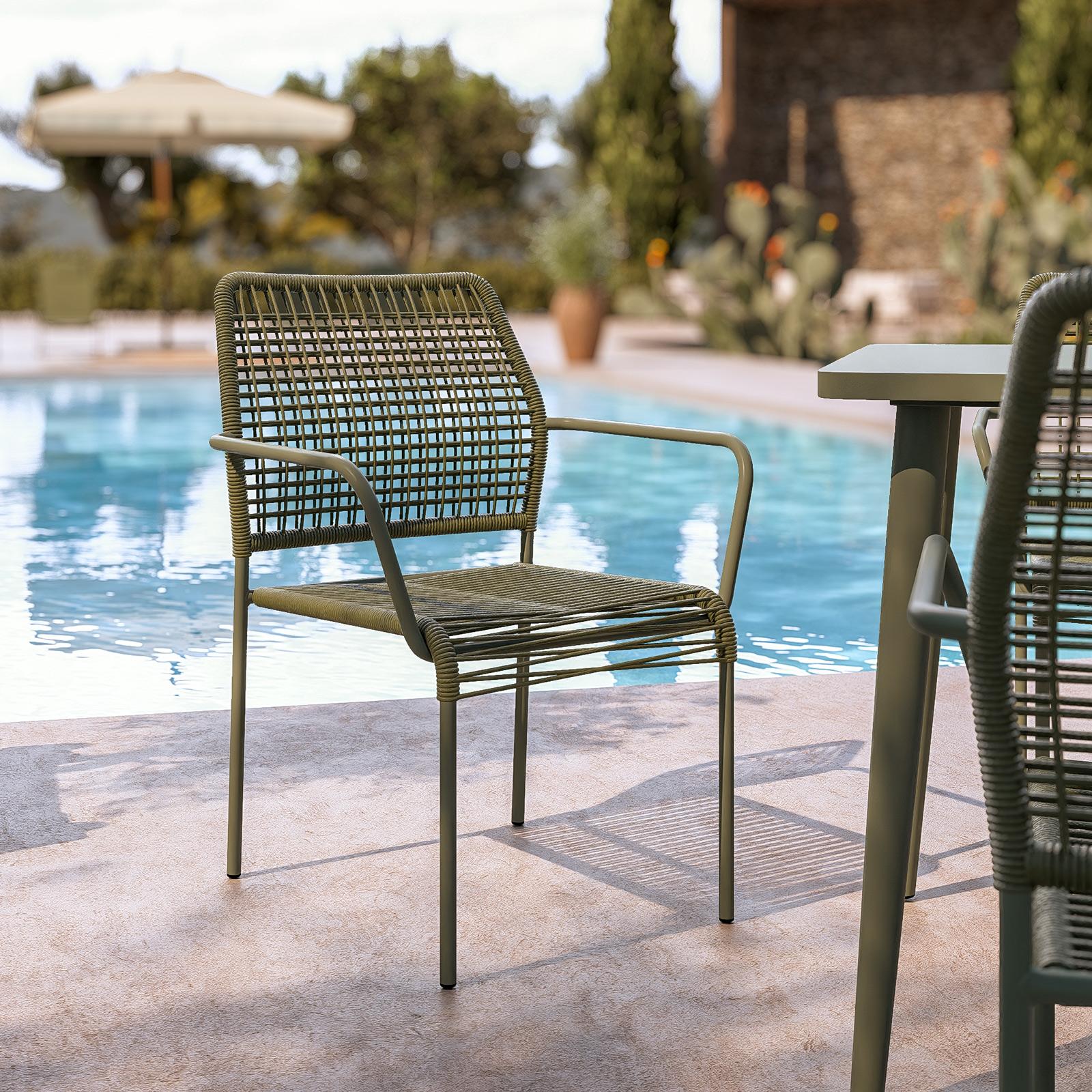 Sedia con braccioli in corda intrecciata verde Levanto