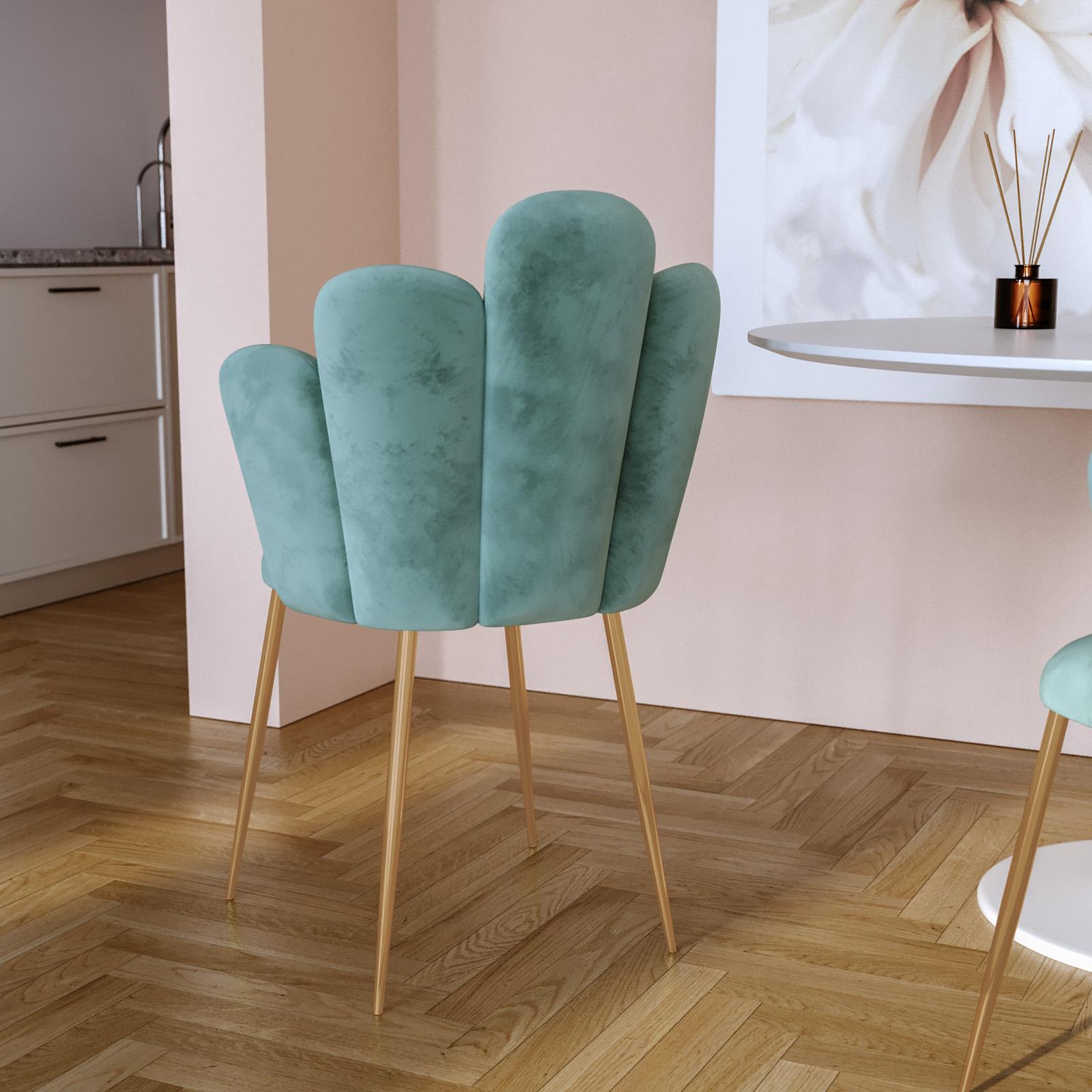 Sedia in velluto verde salvia con schienale a conchiglia e gambe in