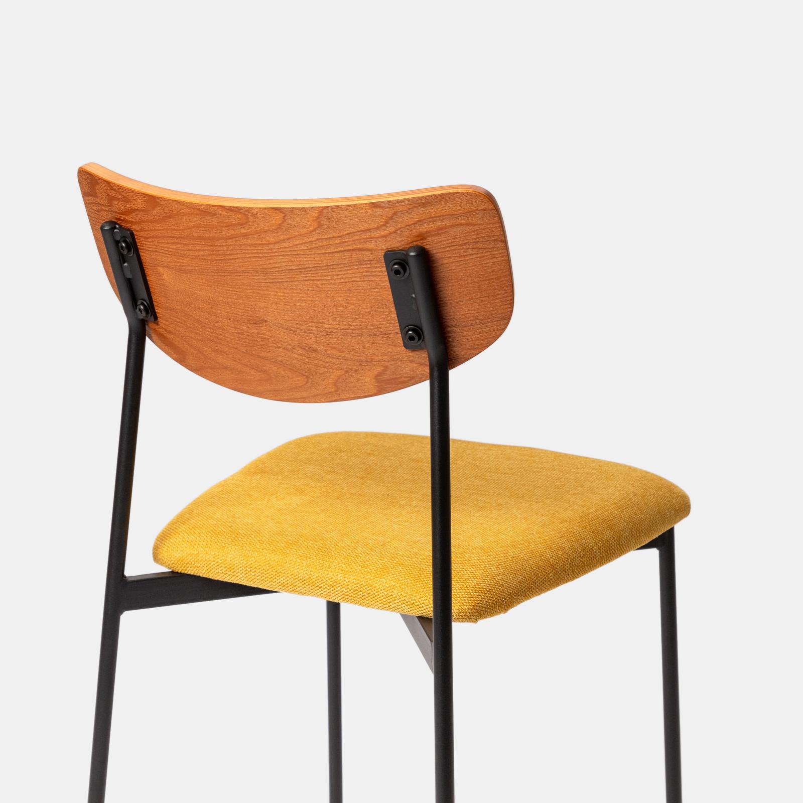 Set sedie in tessuto giallo ocra e schienale in legno Edda