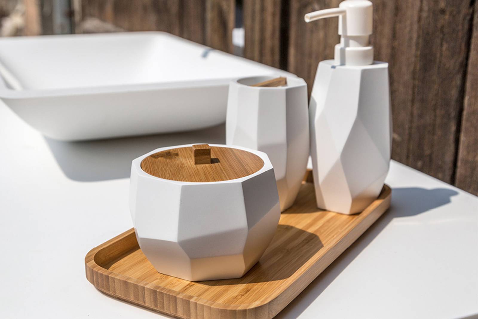 Set accessori Surface Bamboo resina e legno arredo bagno moderno