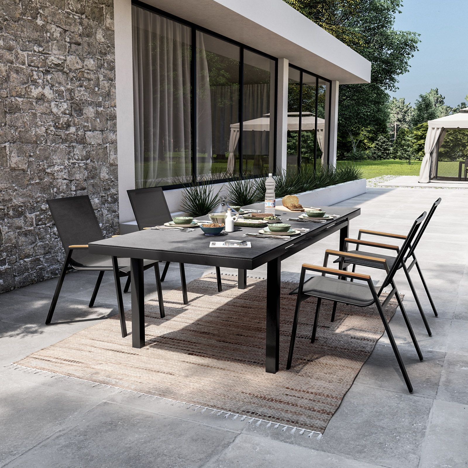 Set pranzo tavolo con top in vetroceramica 180/240x100 cm e 4 sedie con  braccioli in alluminio antracite - Miranda Plus