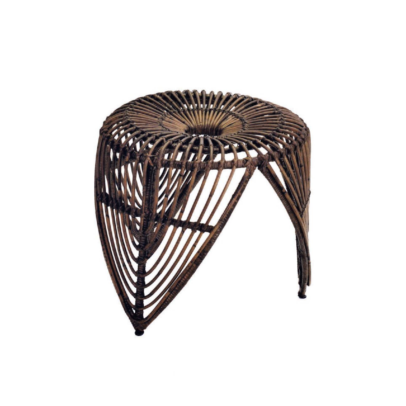 Sgabello basso in rattan marrone