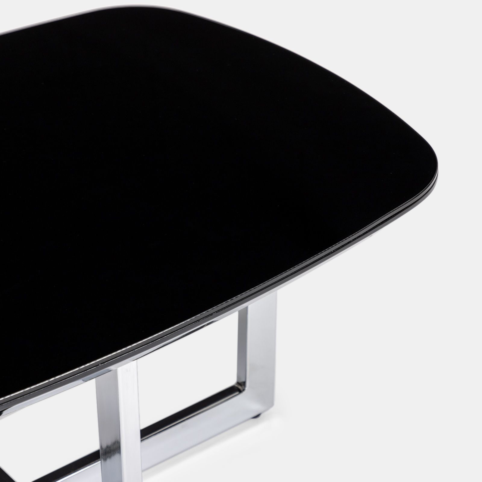 Tavolino 80x60x40 h cm piano in vetro nero e gambe in metallo cromo - Doveli