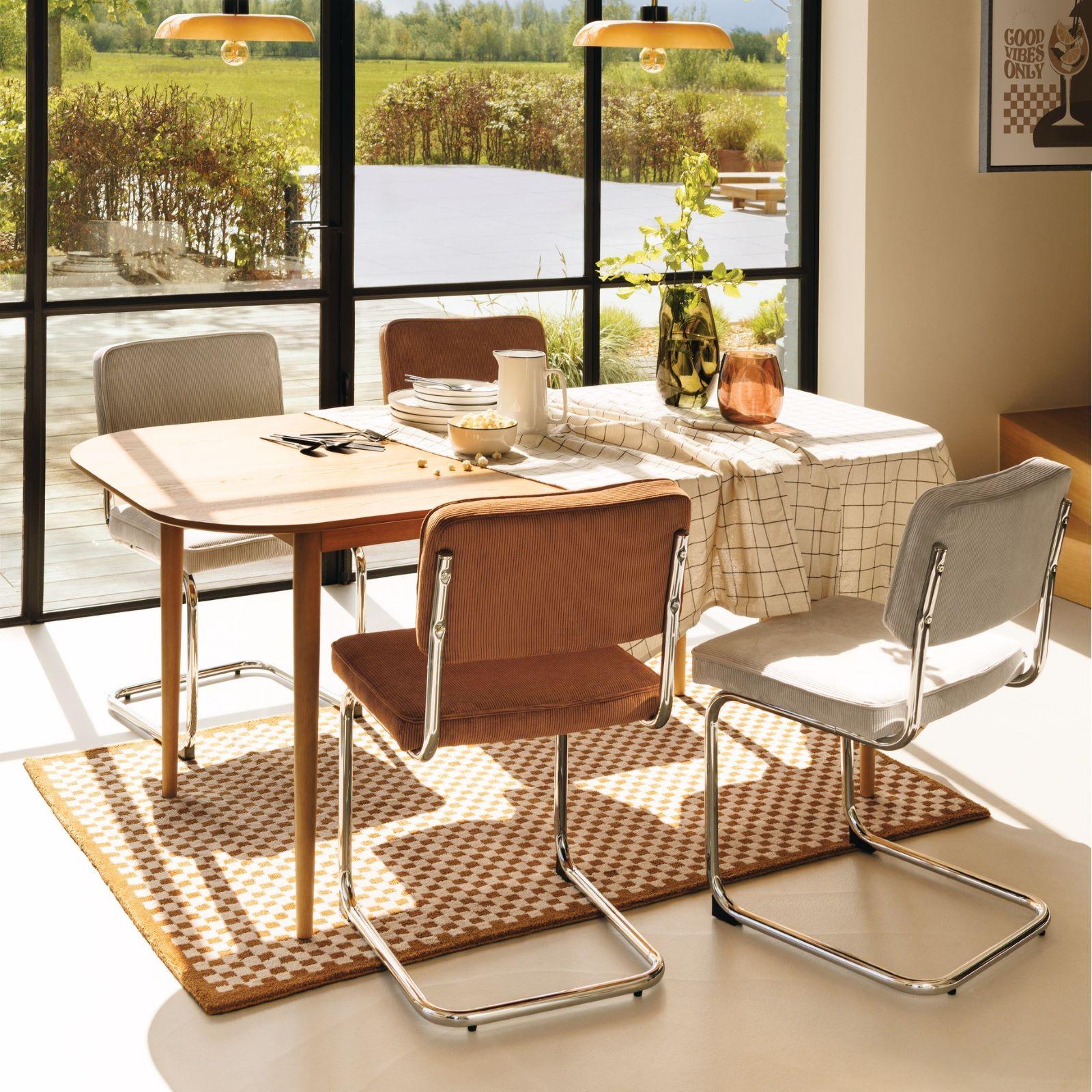 Tavolo 180x90 cm in legno naturale con bordi arrotondati Arequipa