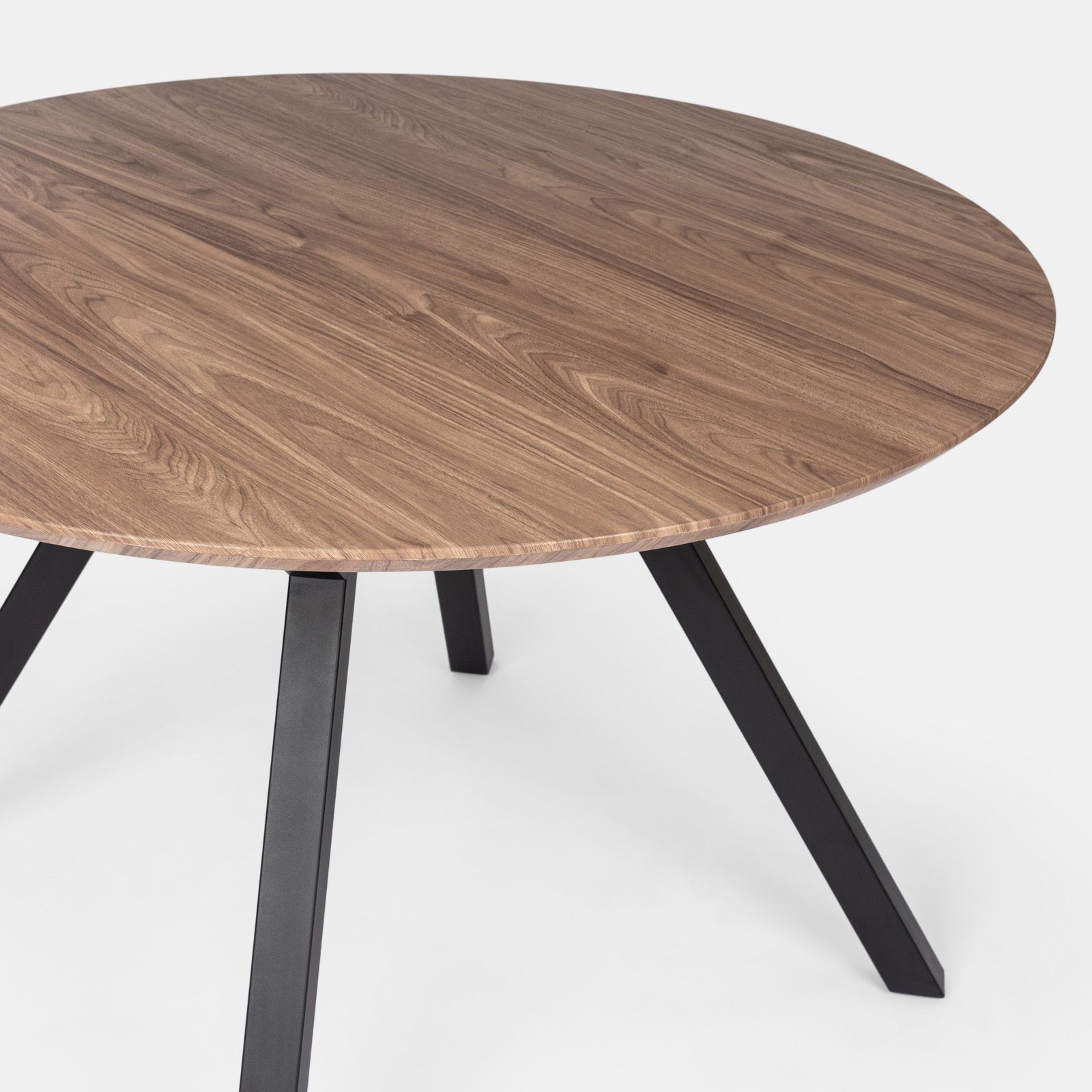 Tavolo da pranzo rotondo 120 cm con piano in legno rovere quercia e gambe  nere - Manty
